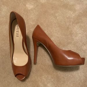 NWOT Guess peep toe heels